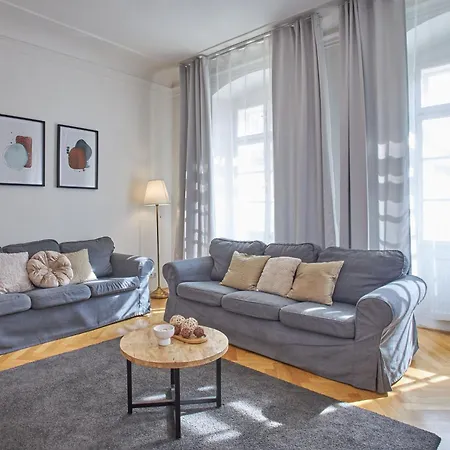 Charles Bridge Aparthotel *